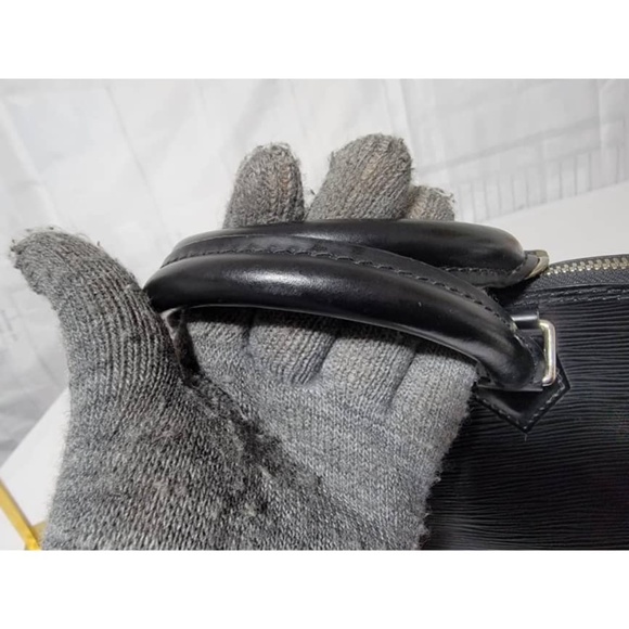 Authentic Louis Vuitton Epi Alma PM Bag Black - Picture 11 of 15